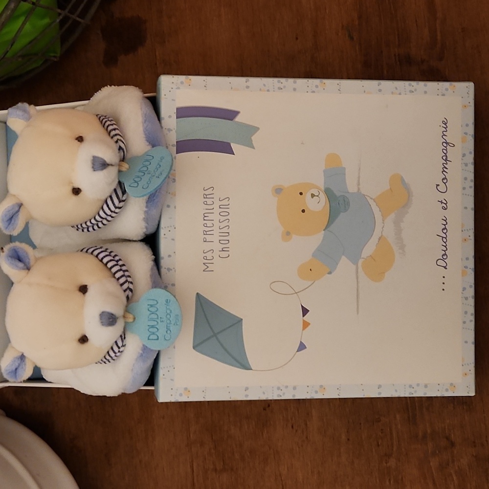 NIB DouDou et Compagnie Paris baby blue bear booties, 0-9 months